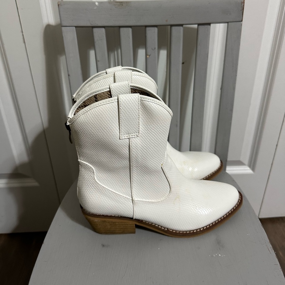 White cowgirl boots